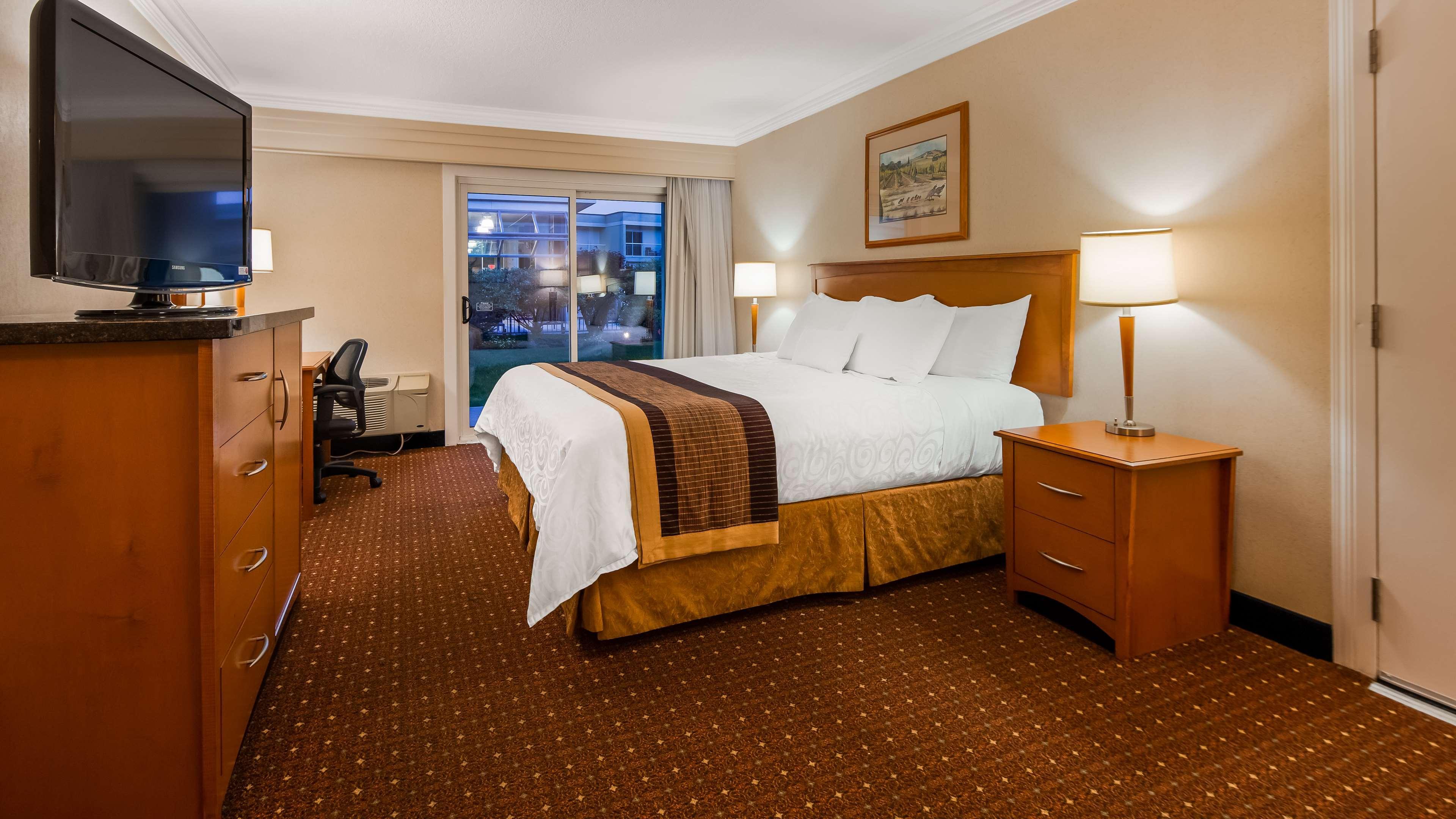 Best Western Plus Kelowna Hotel & Suites Εξωτερικό φωτογραφία