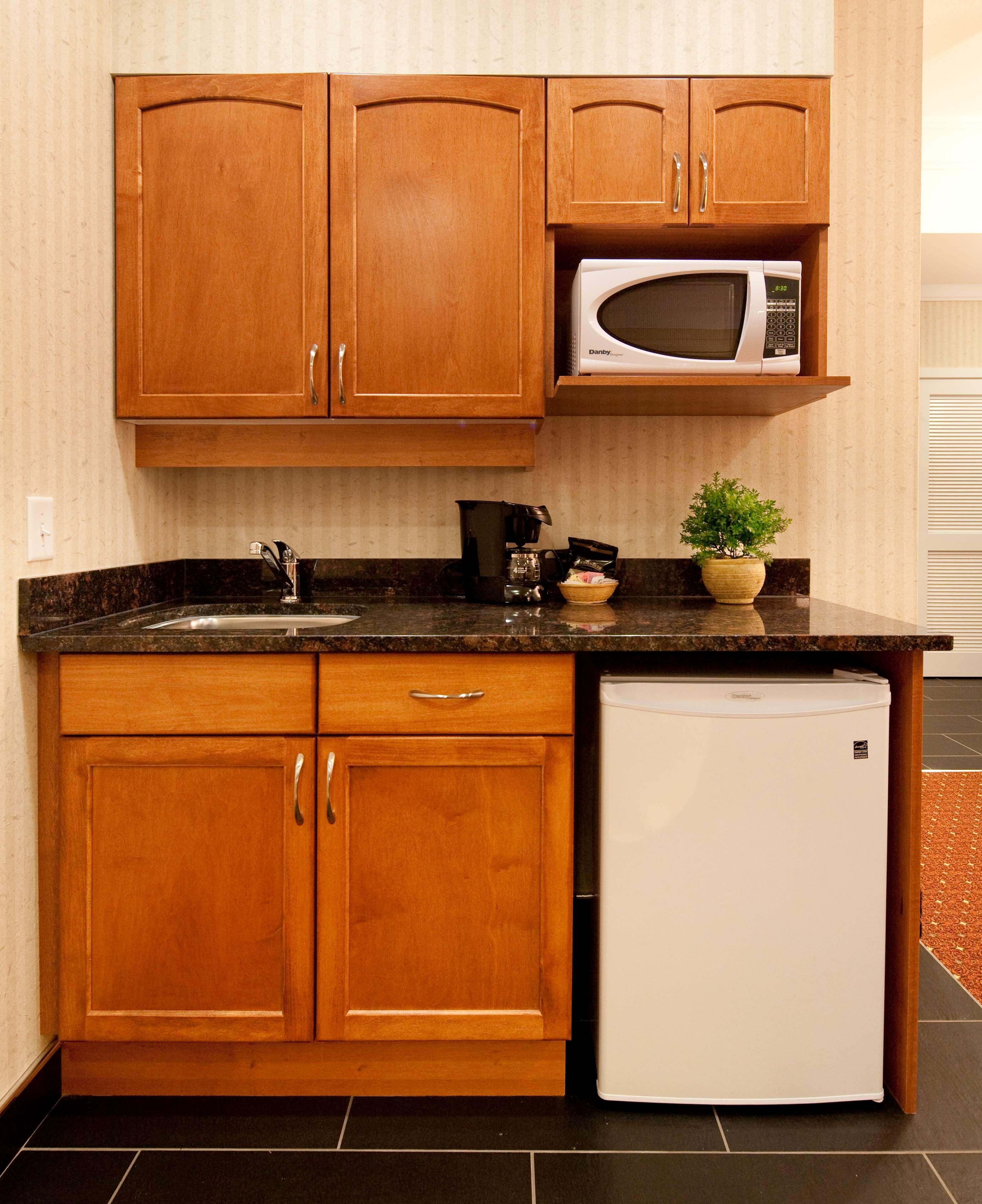 Best Western Plus Kelowna Hotel & Suites Εξωτερικό φωτογραφία