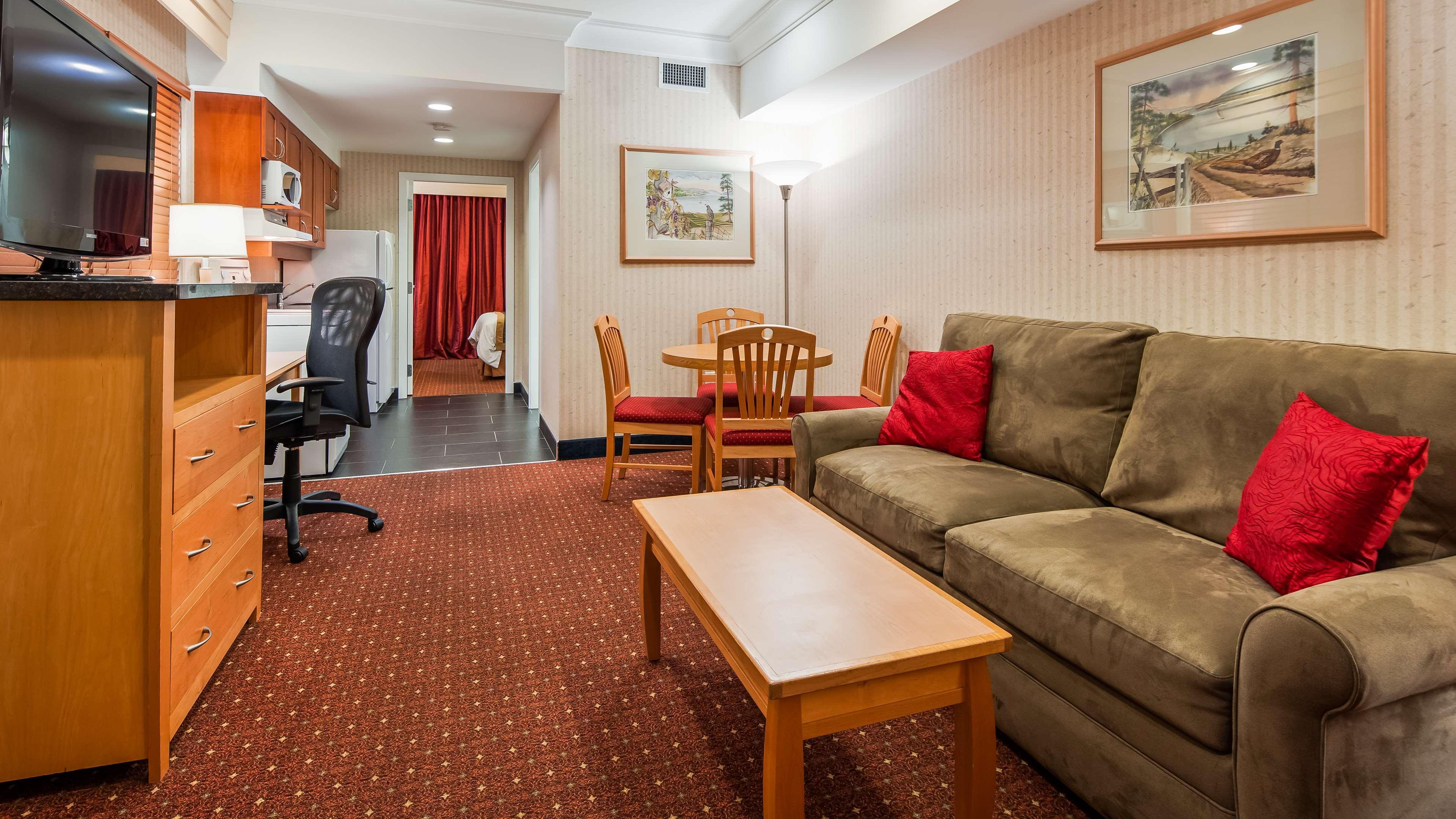 Best Western Plus Kelowna Hotel & Suites Εξωτερικό φωτογραφία
