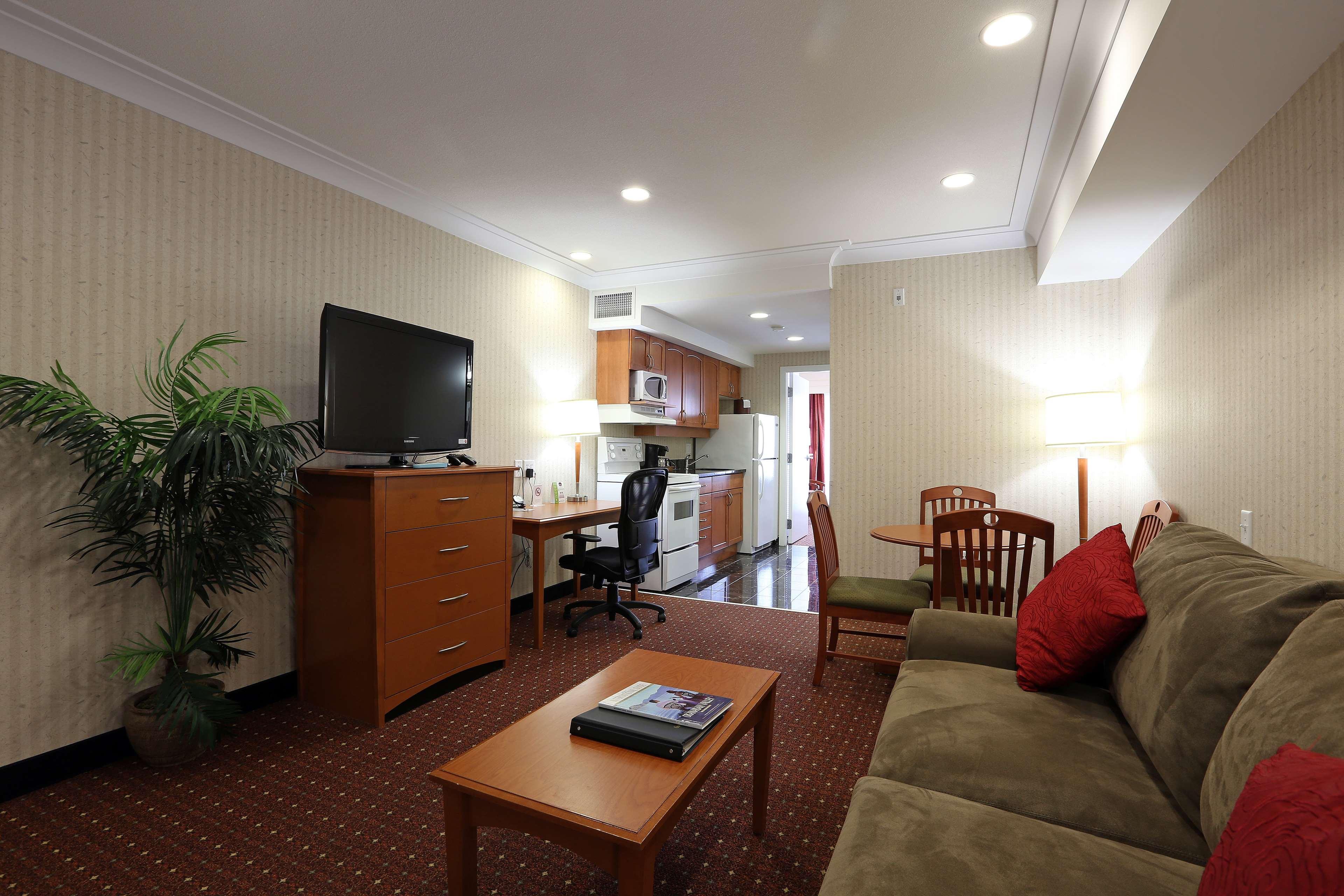 Best Western Plus Kelowna Hotel & Suites Εξωτερικό φωτογραφία