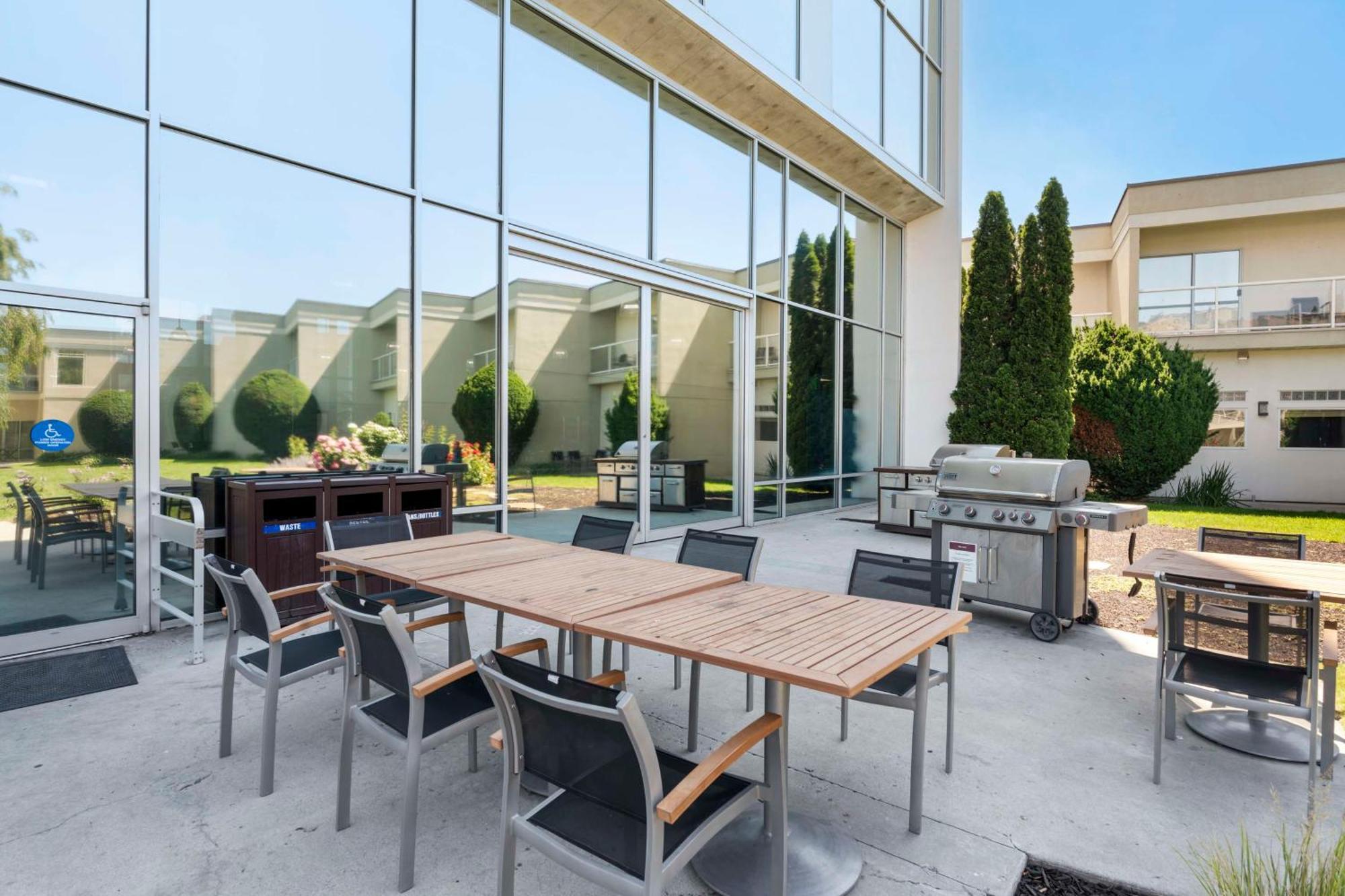 Best Western Plus Kelowna Hotel & Suites Εξωτερικό φωτογραφία