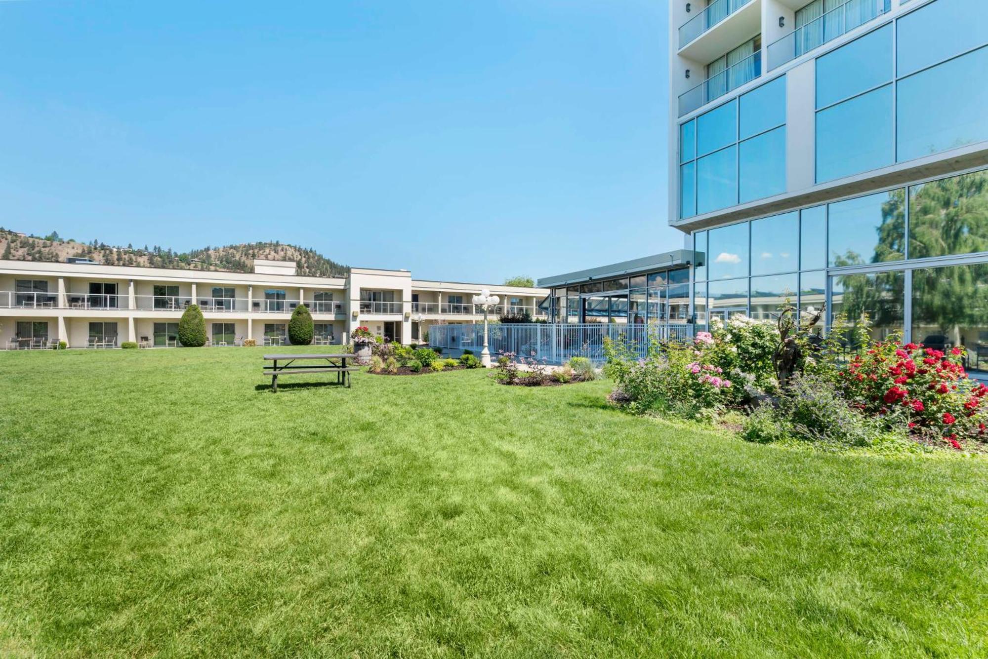 Best Western Plus Kelowna Hotel & Suites Εξωτερικό φωτογραφία
