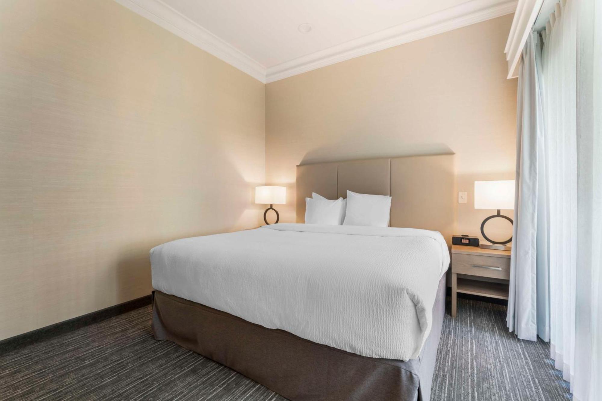 Best Western Plus Kelowna Hotel & Suites Εξωτερικό φωτογραφία