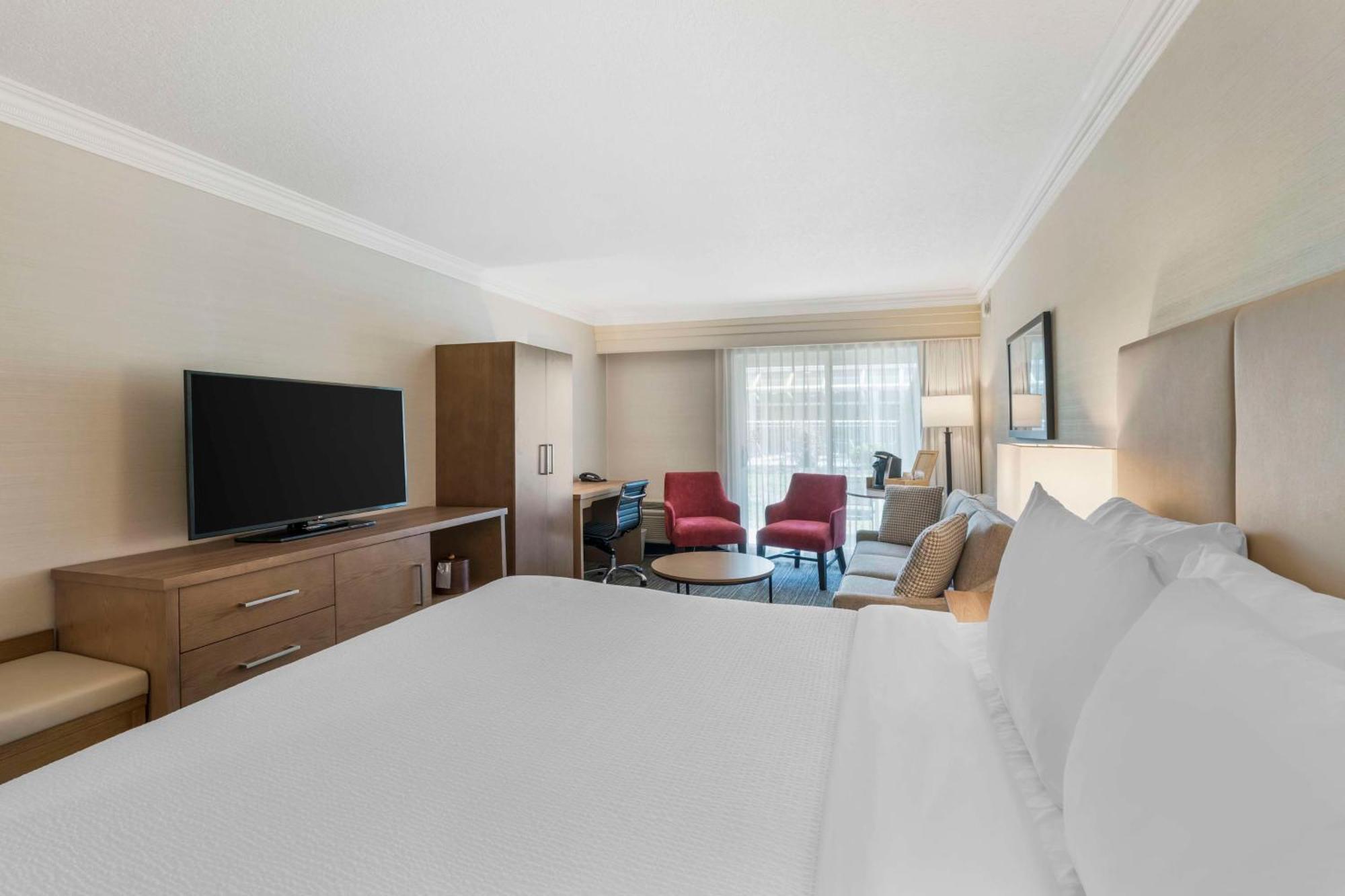Best Western Plus Kelowna Hotel & Suites Εξωτερικό φωτογραφία