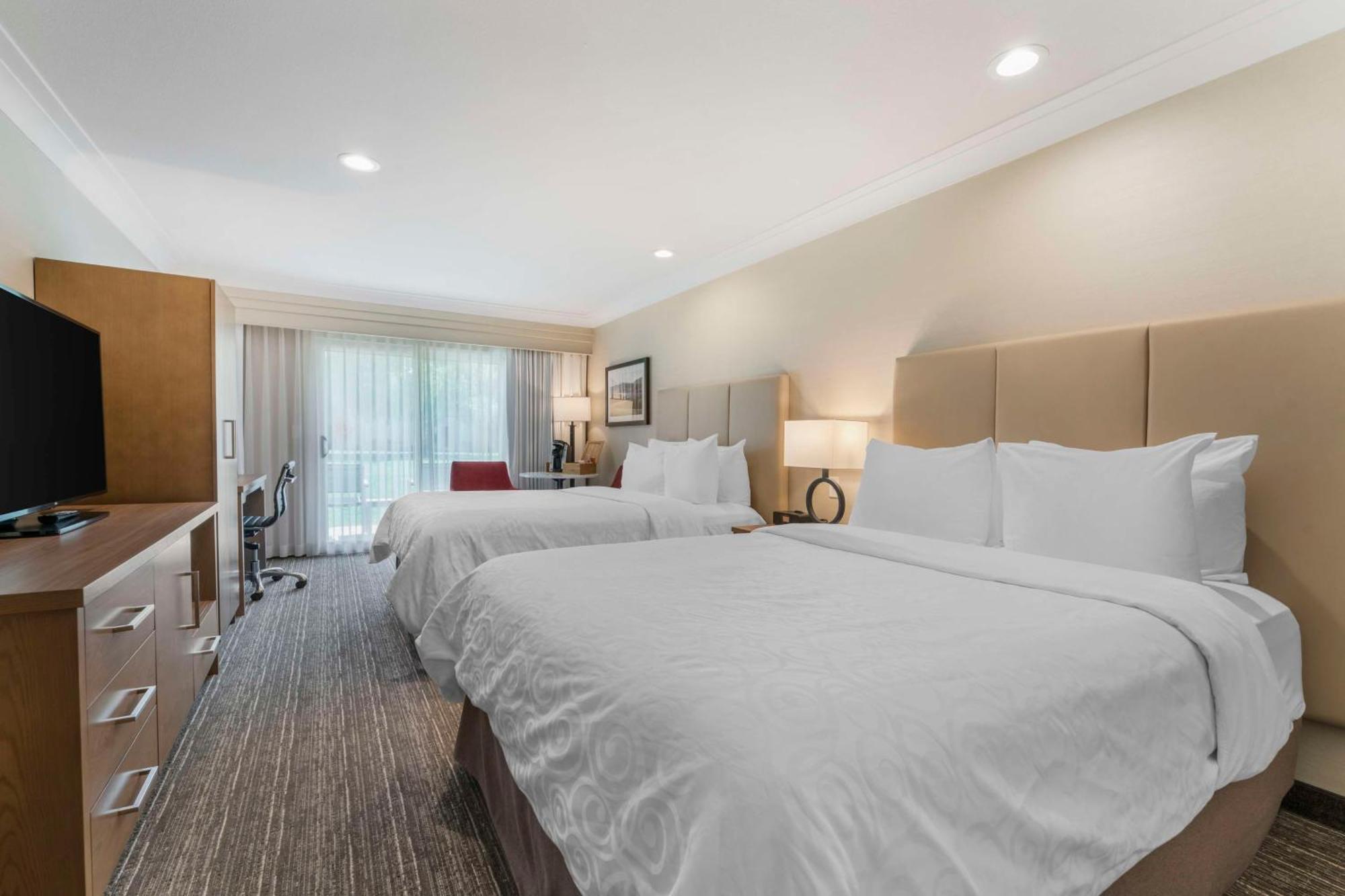Best Western Plus Kelowna Hotel & Suites Εξωτερικό φωτογραφία