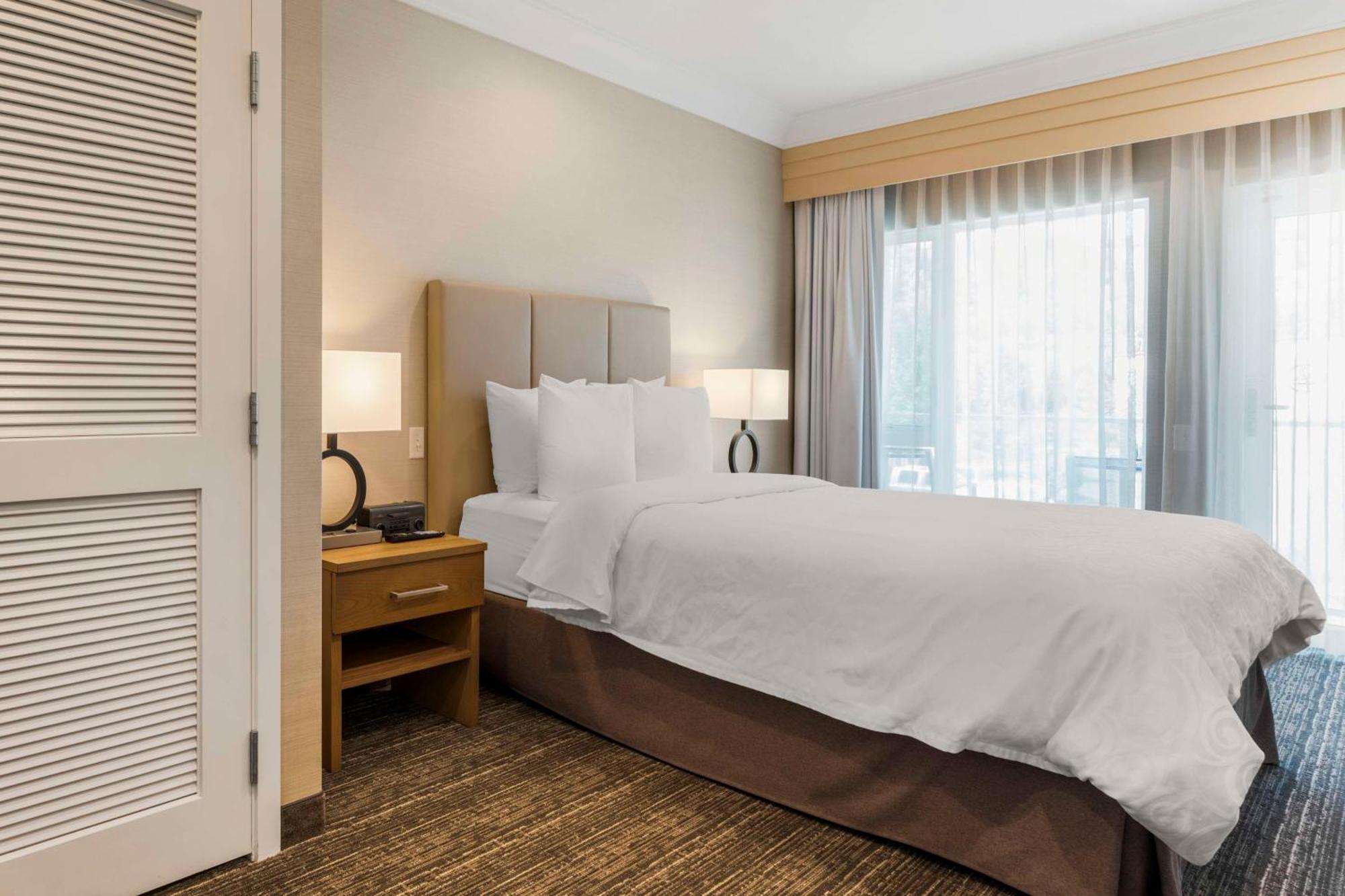Best Western Plus Kelowna Hotel & Suites Εξωτερικό φωτογραφία