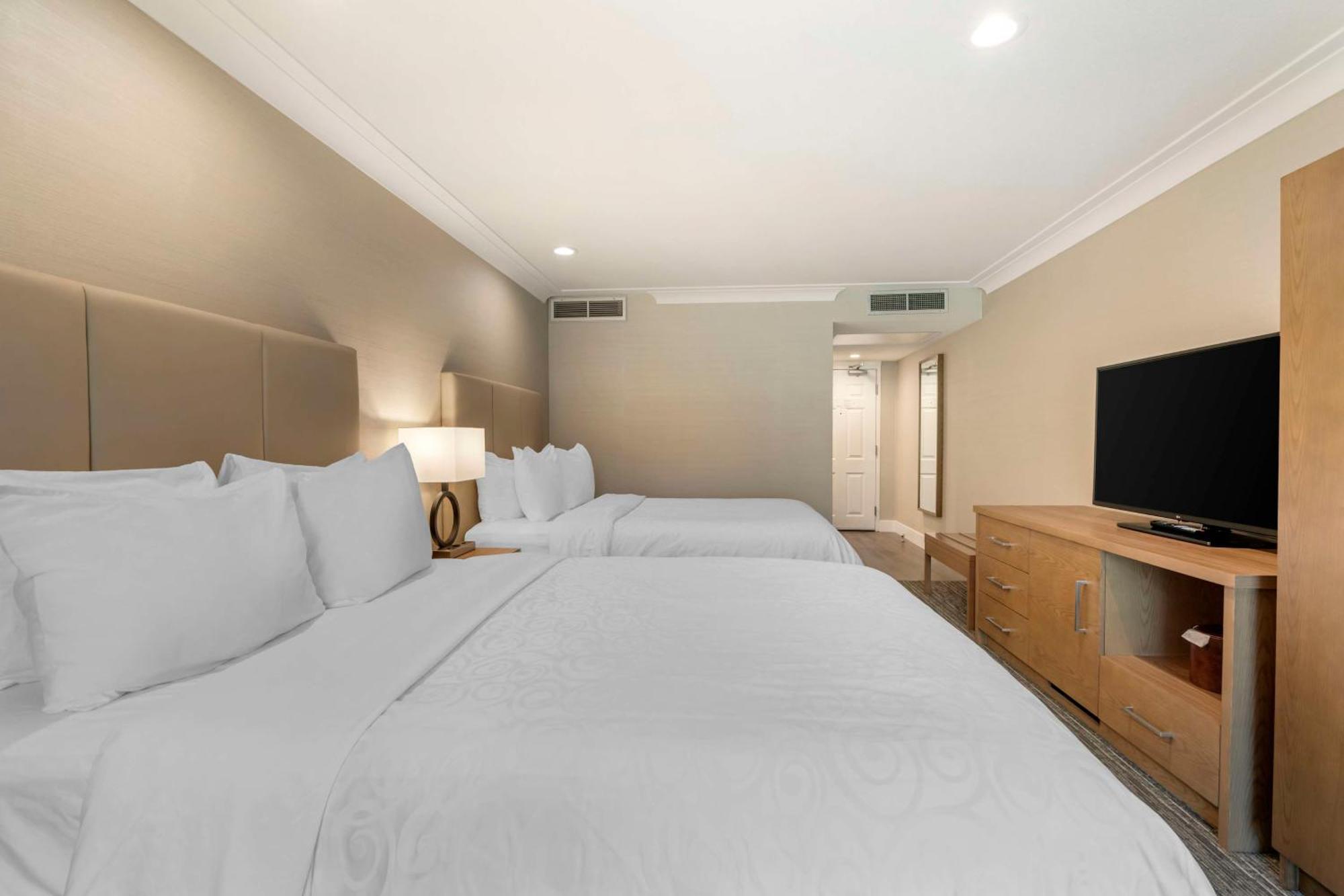 Best Western Plus Kelowna Hotel & Suites Εξωτερικό φωτογραφία