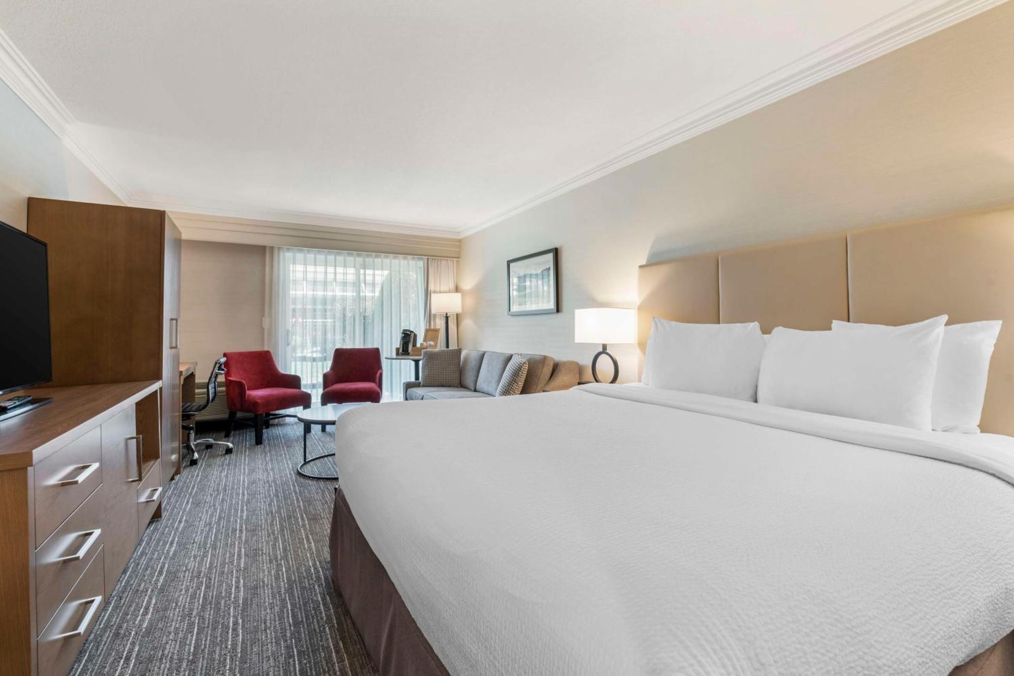 Best Western Plus Kelowna Hotel & Suites Εξωτερικό φωτογραφία