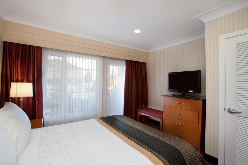 Best Western Plus Kelowna Hotel & Suites Δωμάτιο φωτογραφία