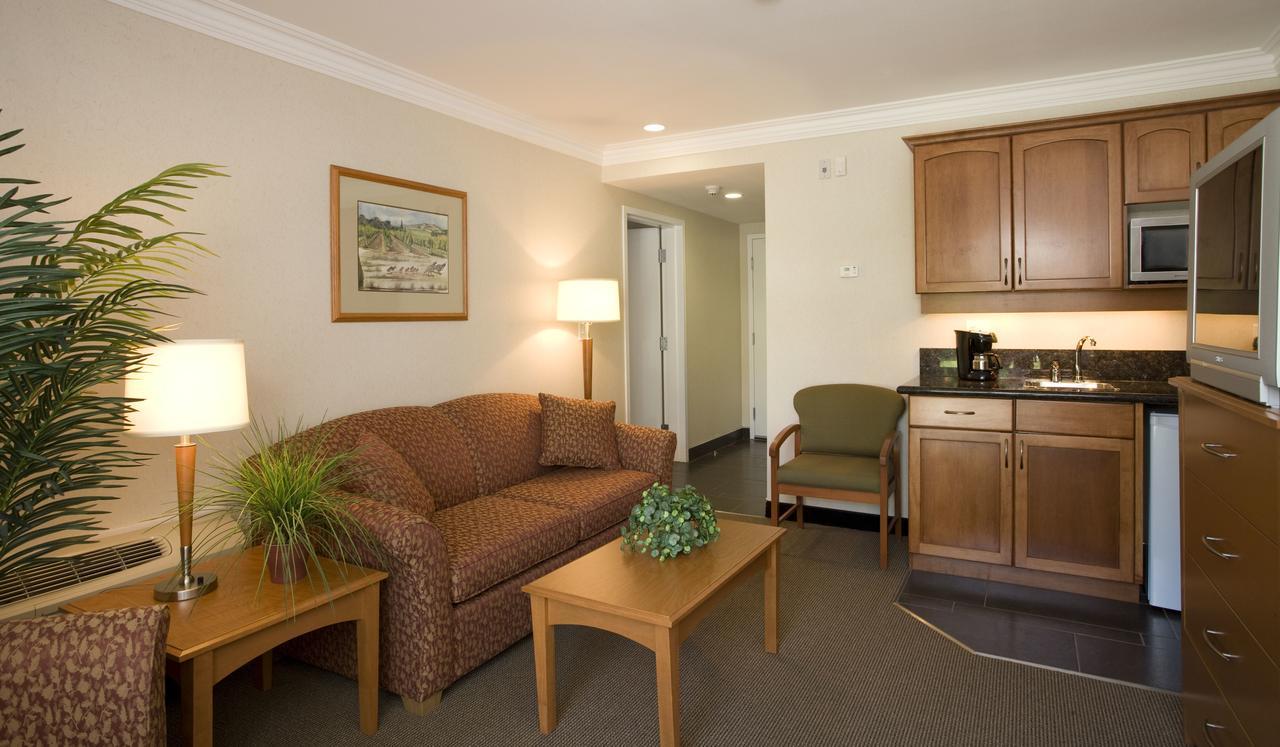 Best Western Plus Kelowna Hotel & Suites Δωμάτιο φωτογραφία