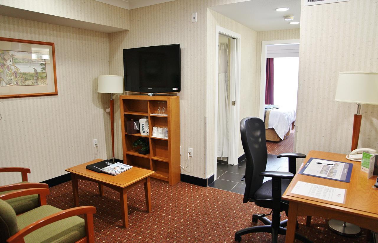 Best Western Plus Kelowna Hotel & Suites Εξωτερικό φωτογραφία