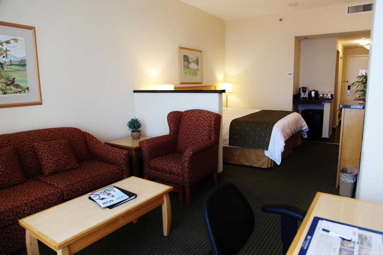 Best Western Plus Kelowna Hotel & Suites Εξωτερικό φωτογραφία